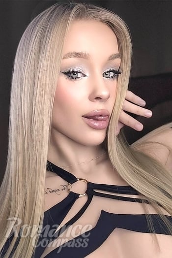 Ukrainian mail order bride Veronika from Odesa with blonde hair and green eye color - image 1