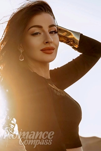 Ukrainian mail order bride Victoria from Uman with brunette hair and green eye color - image 1