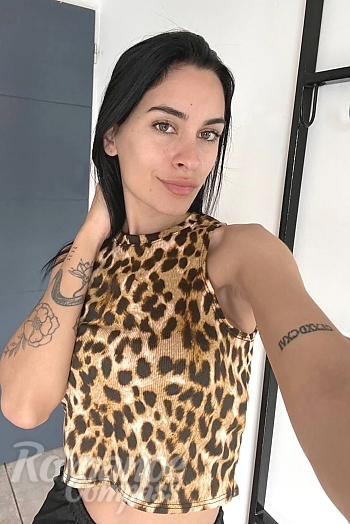 Ukrainian mail order bride Magali from Paraná with black hair and green eye color - image 1