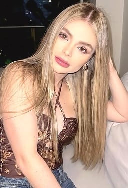 Camila, 27 y.o. from Medellín, Colombia