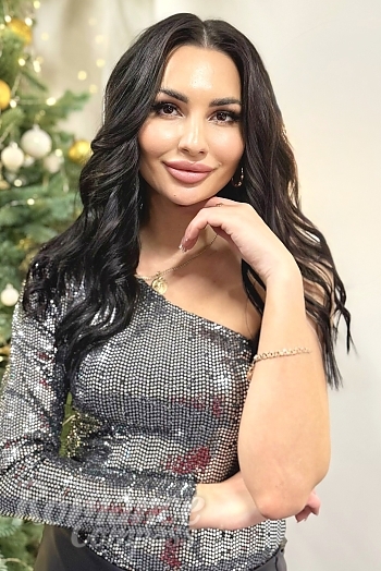 Ukrainian mail order bride Alona from Kryvyi Rih with black hair and brown eye color - image 1