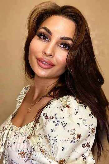 Ukrainian mail order bride Alona from Kryvyi Rih with black hair and brown eye color - image 1