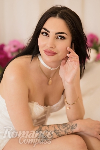 Ukrainian mail order bride Alona from Kryvyi Rih with black hair and brown eye color - image 1