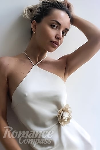 Ukrainian mail order bride Natalia from Los Angeles with blonde hair and grey eye color - image 1