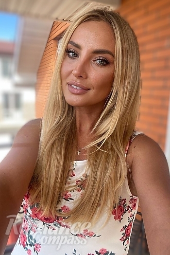Ukrainian mail order bride Yana from Kyiv with blonde hair and green eye color - image 1