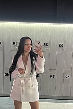 Ukrainian mail order bride Vladislava from Kyiv with black hair and brown eye color - image 2