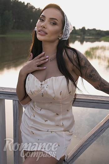 Ukrainian mail order bride Alexandra from Odesa with brunette hair and brown eye color - image 1