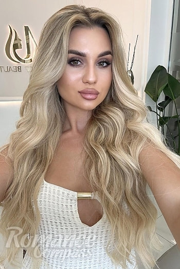 Ukrainian mail order bride Kristina from Milan with blonde hair and green eye color - image 1