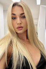 Ukrainian mail order bride Kristina from Milan with blonde hair and green eye color - image 5