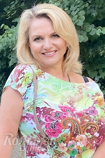 Ukrainian mail order bride Alla from Odesa with blonde hair and green eye color - image 1