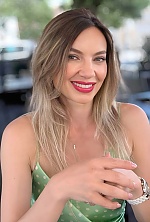 Ukrainian mail order bride Larysa from Lviv with brunette hair and green eye color - image 2