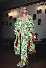 Ukrainian mail order bride Larysa from Lviv with brunette hair and green eye color - image 9