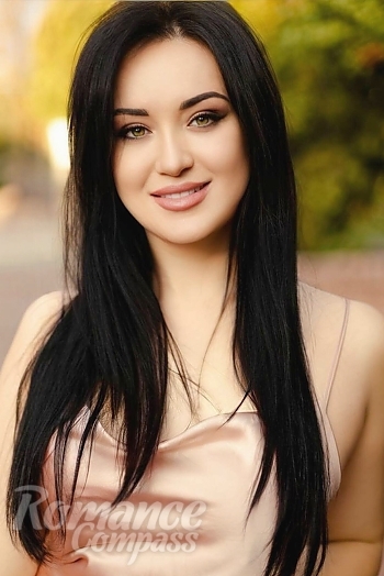 Ukrainian mail order bride Karina from Zaporizhzhya with brunette hair and brown eye color - image 1