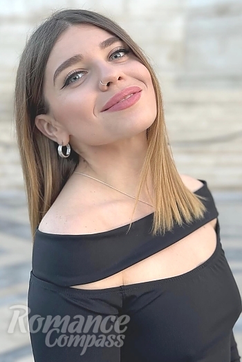 Ukrainian mail order bride Yana from Kremenchug with brunette hair and green eye color - image 1
