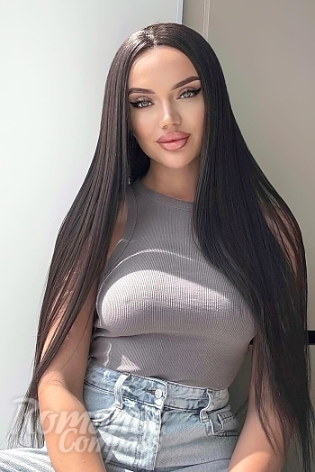 Ukrainian mail order bride Yulia from Vinnytsia with brunette hair and grey eye color - image 1