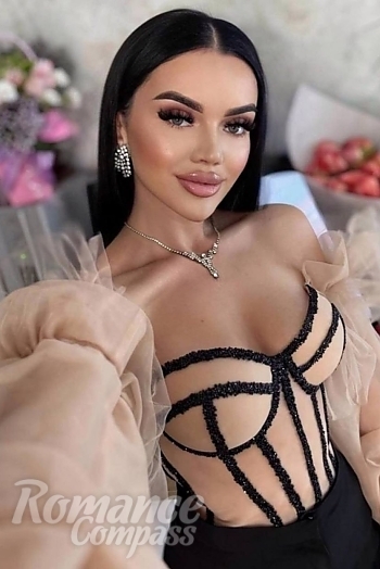 Ukrainian mail order bride Yulia from Vinnytsia with brunette hair and grey eye color - image 1