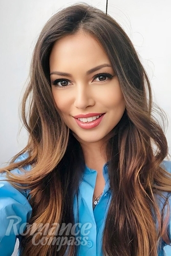 Ukrainian mail order bride Olexandra from Kyiv with light brown hair and brown eye color - image 1