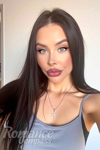 Ukrainian mail order bride Yuliia from Kyiv with brunette hair and hazel eye color - image 1