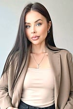 Ukrainian mail order bride Yuliia from Kyiv with brunette hair and hazel eye color - image 6