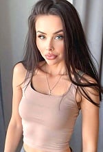 Ukrainian mail order bride Yuliia from Kyiv with brunette hair and hazel eye color - image 2