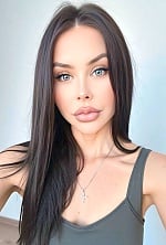 Ukrainian mail order bride Yuliia from Kyiv with brunette hair and hazel eye color - image 5