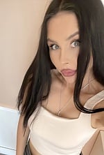 Ukrainian mail order bride Yuliia from Kyiv with brunette hair and hazel eye color - image 8