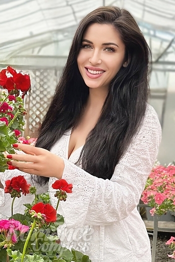 Ukrainian mail order bride Anastasia from Kyiv with brunette hair and green eye color - image 1