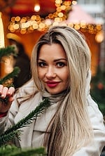 Ukrainian mail order bride Yulia from Düsseldorf with blonde hair and green eye color - image 10