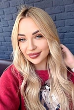 Ukrainian mail order bride Violetta from Los Angeles with blonde hair and green eye color - image 8