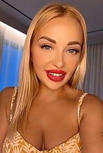 Ukrainian mail order bride Violetta from Los Angeles with blonde hair and green eye color - image 7