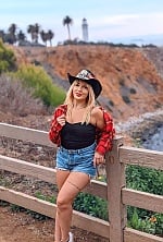 Ukrainian mail order bride Violetta from Los Angeles with blonde hair and green eye color - image 9