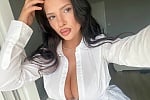 Ukrainian mail order bride Diana from Warsaw with black hair and black eye color - image 4