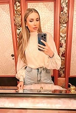 Ukrainian mail order bride Vira from Las Vegas with light brown hair and green eye color - image 10