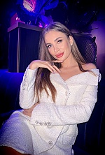 Ukrainian mail order bride Vira from Los Angeles with light brown hair and green eye color - image 10