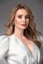 Ukrainian mail order bride Vira from Los Angeles with light brown hair and green eye color - image 9