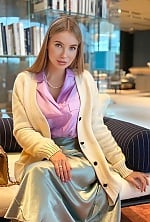 Ukrainian mail order bride Vira from Las Vegas with light brown hair and green eye color - image 9