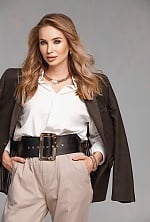 Ukrainian mail order bride Vira from Las Vegas with light brown hair and green eye color - image 6