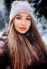 Ukrainian mail order bride Vira from Los Angeles with light brown hair and green eye color - image 13