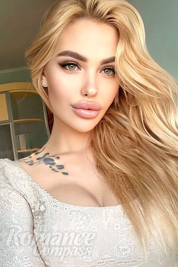 Ukrainian mail order bride Darya from Lviv with blonde hair and green eye color - image 1