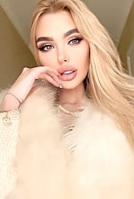 Ukrainian mail order bride Darya from Lviv with blonde hair and green eye color - image 8