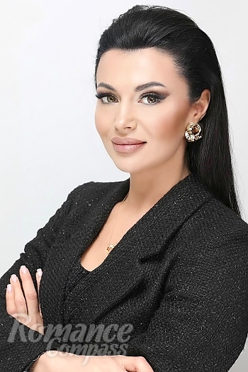 Ukrainian mail order bride Inna from Chisinau with light brown hair and brown eye color - image 1
