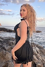 Ukrainian mail order bride Karyna from Kyiv with blonde hair and brown eye color - image 8