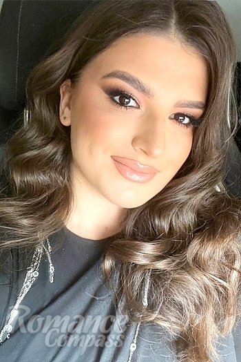 Ukrainian mail order bride Mariya from Lviv with brunette hair and brown eye color - image 1