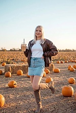 Ukrainian mail order bride Olena from Kropivnitskiy with blonde hair and brown eye color - image 2