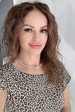 Ukrainian mail order bride Mariia from Prague with light brown hair and brown eye color - image 4
