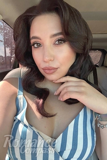 Ukrainian mail order bride Nataliya from Kryvyi Rih with brunette hair and brown eye color - image 1