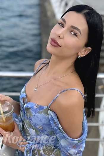 Ukrainian mail order bride Alexandra from Milan with black hair and green eye color - image 1