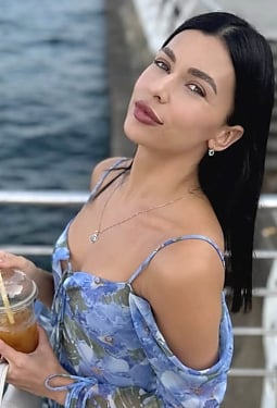 Alexandra, 31 y.o. from Milan, Italy