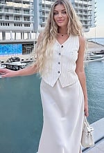 Ukrainian mail order bride Maryna from Kyiv with light brown hair and green eye color - image 11