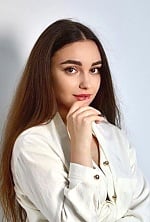 Ukrainian mail order bride Diana from Kyiv with light brown hair and brown eye color - image 3